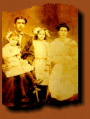 Roby Pennell and wife Carrie Lou Mink with family around 1912. Daughter Emma, eight, is center.